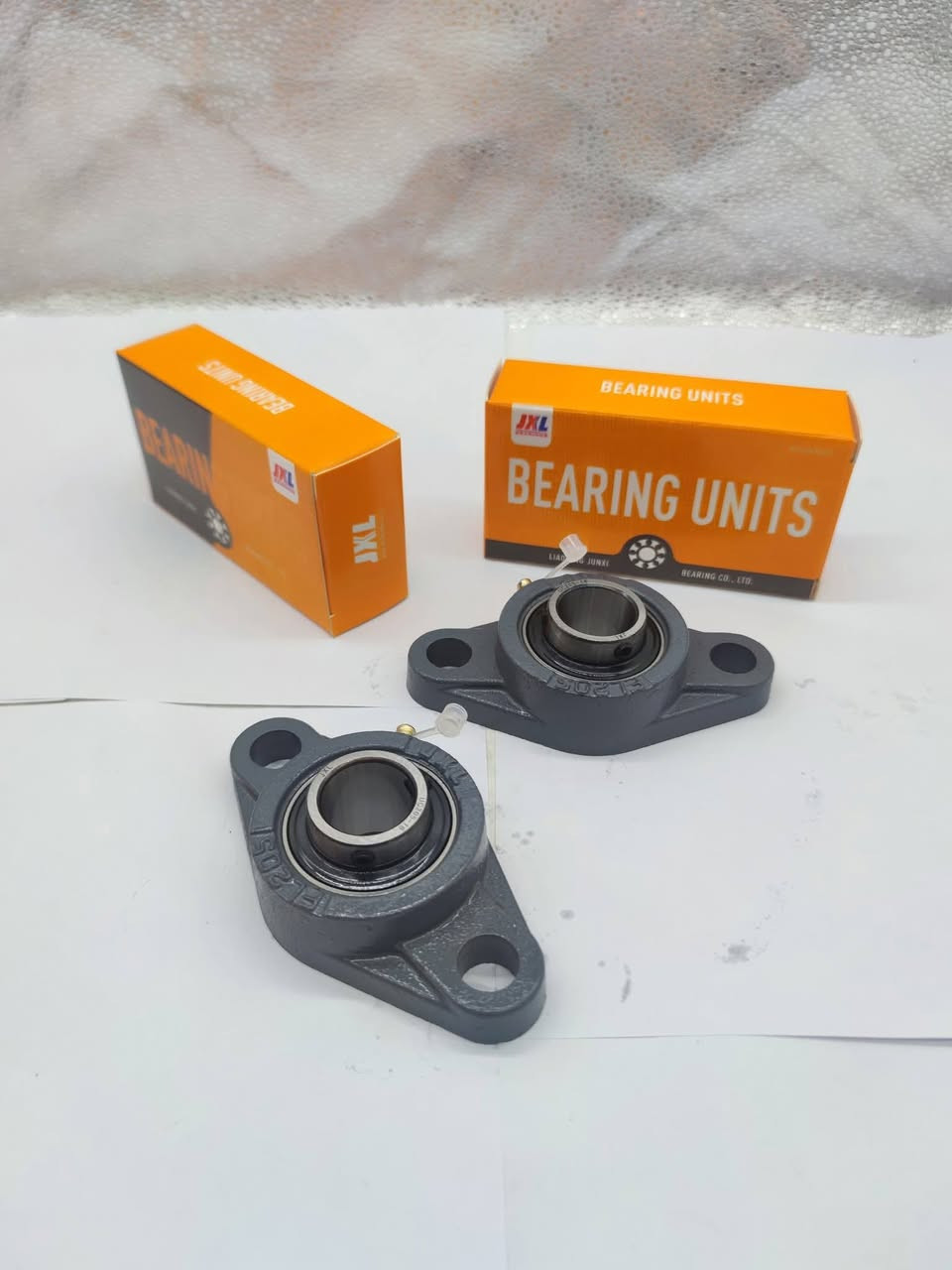 يوجد خدمات توصيل 
***********
