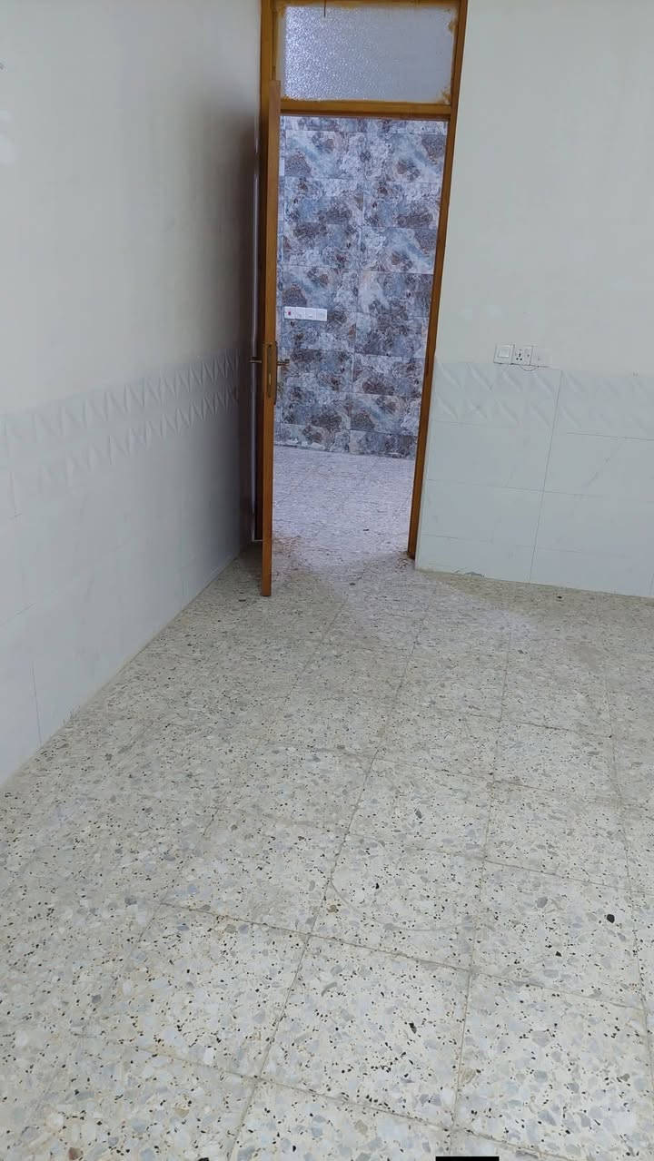 السلام عليكم مكتب عقارات الشمس  مقابيل المستشفى التركي !!!
                         بإدارة ((أحمد الگريطي))
                    
    ☎️*********** 
                        ☎️***********

 🏠دار للإيجار مساحه ١٠٠م بناء نضيف طابقين يحتوي على غرفتين وكليدور وصاله ومطبخ ومجمع صحيات وطارمه 

⁦^⁠_⁠_⁠_⁠_⁠_⁠_⁠_⁠_⁠_⁠^⁩⁦(⁠◍⁠•⁠ᴗ⁠•⁠◍⁠)⁩⁦(⁠◍⁠•⁠ᴗ⁠•⁠◍⁠)⁩⁦^⁠_⁠_⁠_⁠_⁠_⁠_⁠_⁠_⁠_⁠^⁩

🌎 الموقع الجزائر مجاور مدرسة الطريق الى المئه 

⁦^⁠_⁠_⁠_⁠_⁠_⁠_⁠_⁠_⁠_⁠^⁩⁦(⁠◍⁠•⁠ᴗ⁠•⁠◍⁠)⁩⁦(⁠◍⁠•⁠ᴗ⁠•⁠◍⁠)⁩⁦^⁠_⁠_⁠_⁠_⁠_⁠_⁠_⁠_⁠_⁠^⁩

💸💰 قيمة الإيجار 400🔐
