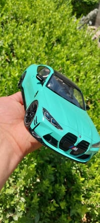 بي ام دبليو M4 • ١:١٨ • لون مميز