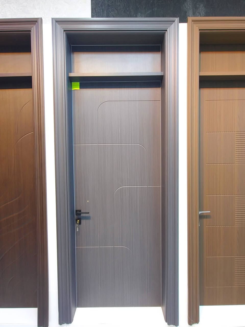الأبواب اللي تدور عليها صارت يمك! 🚪💪
​لا تتنازل عن جودة منزلك! نقدم لك أبواباً صينية (درجة أولى) بمواصفات عالمية، مصممة لتحمل ظروف مناخنا القاسي:
​🔹 عزل متطور: عزل صوتي، حراري، ومقاومة تامة للرطوبة.
🔹 متانة طويلة الأمد: تركيبات قوية مضادة للنمل الأبيض والحشرات.
🔹 توفير وراحة: العرض الأقوى في قلعة سكر.. السعر يشمل النقل والشد داخل المدينة.
​الجودة تبدأ من باب البيت. لا تتردد بالاتصال بنا للحصول على أفضل الخيارات:
📱 ***********

