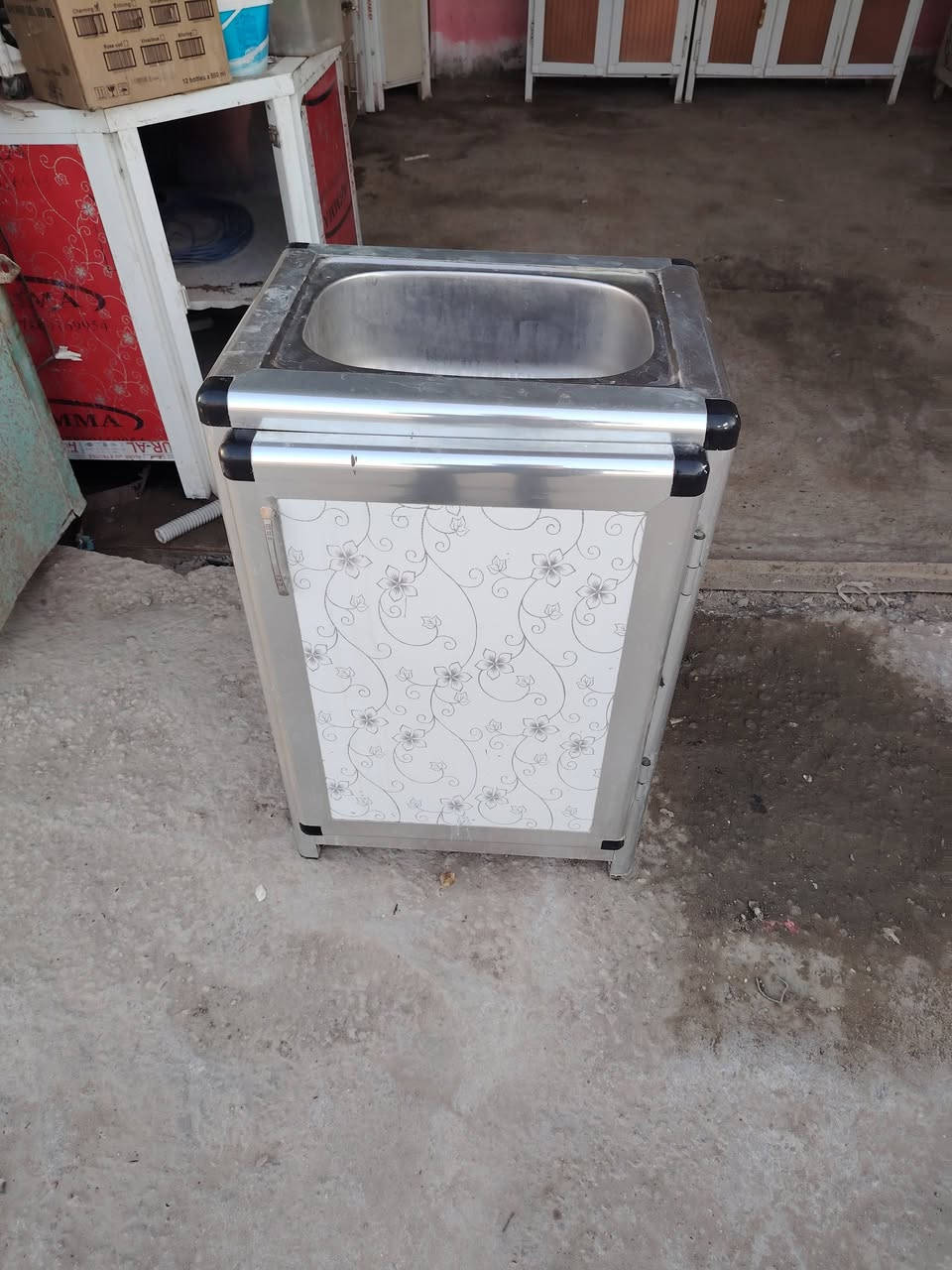 سلام عليكم غراض للبيع كلمن وسعر ويرهم مراوس بكلشي تعال وبيك خير وتدلل المكان حله ورديه خارج قرب مستشفى الكفيل *********** وأيضا نشتري كافة الغراض بسعار مناسبه
