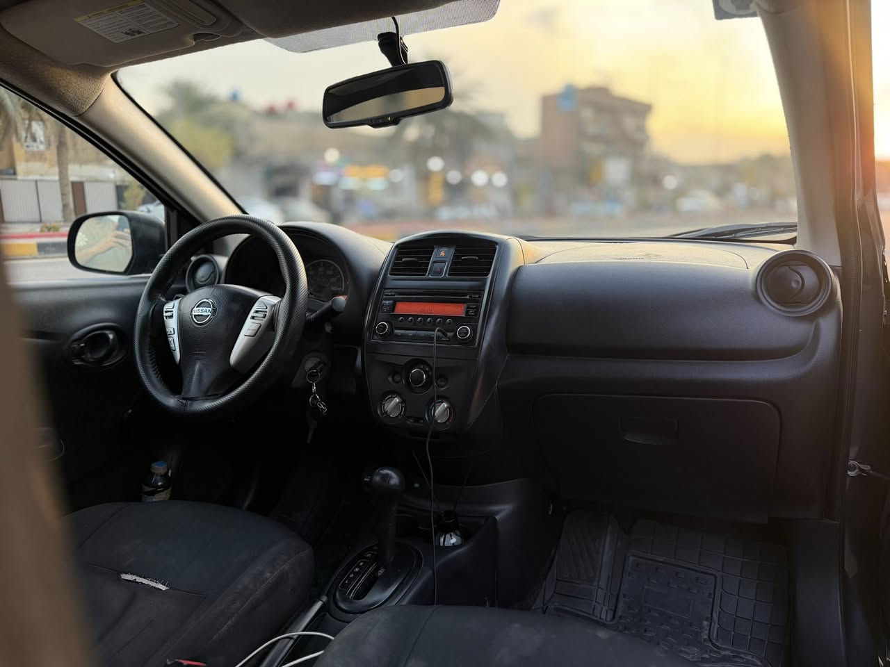 للبيع نيسان فيرسا 2015 حادث فقط قبق الصندوك صبغ شرط بجم كبس شركه محرك 1600 رقم بغداد شبه مميز 
 ماشيه 92 الف مكاني بغداد شراي يخابرني وبيك خير وتدلل ***********
