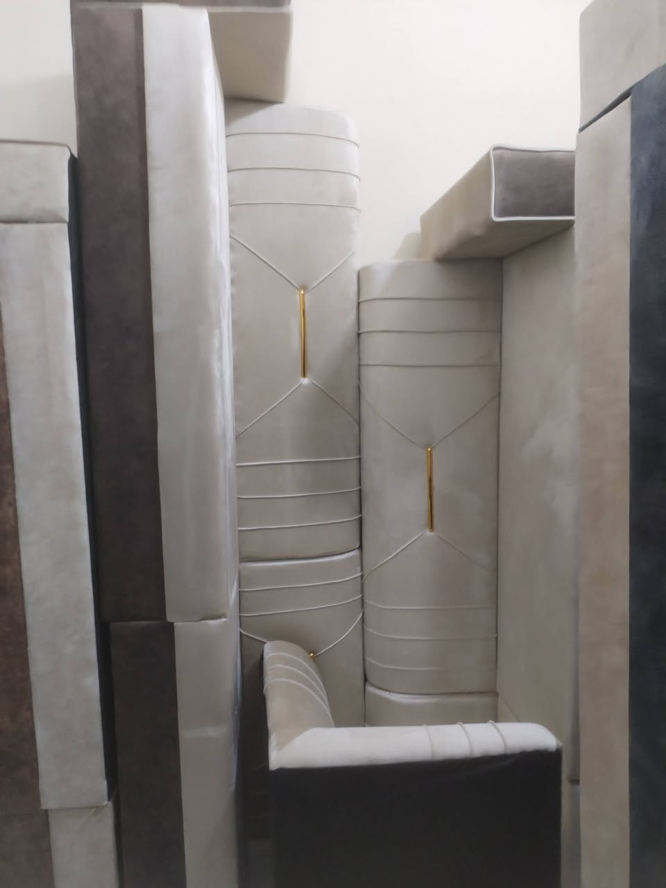 أهلن بكم زبائننا الكرام الان متوفر جميع اللاثاث المنزلي الجديد والمستخدم في مجمع أم البنين ع للاثاث العنوان واسط نعمانيه شارع جعفر الطيار مقابل معرض أبو نور للسيراميك اي استفسار مراسلة الصفحة او الاتصال على الرقم *********** /***********
