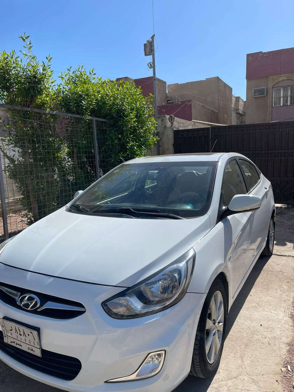 اكسنت 2013 خليجي 1600 دوش
فول مواصفات فتحة تحكمات ستيرن اشاير بالمري
 السيارة نضيفة كلش جاهزة من كلشي صدر وتخم تاير جديد و5 ويل كب
 مابيهة صبغ السيارة عدى الدعاميات
 تبريد خير من الله  جاهزة من كلشي الحمدلله
رايدهة ب97 وبيهة مجال بسيط 
مكاني حي الجهاد 
***********
