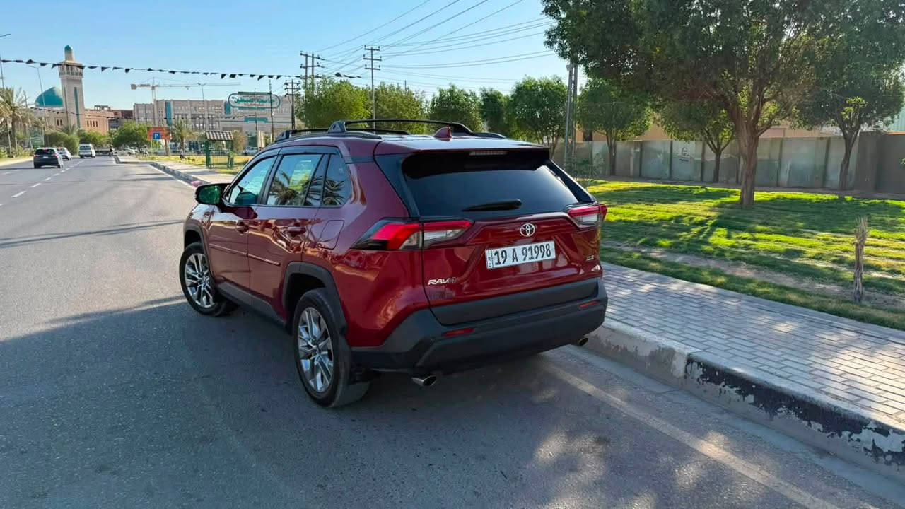 للببع راف فور 2023 RAV4, XLE ✅PREMIUM / راف فور
تويوتا رافور  مرقم كربلاء وكامل باسمي 

💯 السيارة بيع فقط 💯

السيارة فول موصفات  ١/١

السيارة ماشيه : 46000 km قابل للزياده

الضرر : كما موضح بالصوره(الباب مبدل اصلي وكاله واكو صبغ مقدار شبر من يم النرماده للتكمه ، الجاملغ نفسه وبي بارد شوي )    

حجم المحرك 4 سلندر (2.5L) بانزين فقط 
مواصفات XLE :
فتحة السقف ( سيلايت ) 
بصمة تشغيل
كشن كهرباء
صندوق كهربائي 
رادار أمامي
تحديد مسار
رادار جانبي (نقاط عمياء)
رادار خلفي
اوتو ستارت (Auto start)
اوتو ستوب(Auto Stop)
هاند بريك بصمة
اوتو هولد(Auto Hold)
تحكم وضعيات القيادة ECO,NORMAL,SPORT
مانع انزلاق+ABS
حساسات خلفية+كاميرا
تحكمات استيرن
اشاير بالمري 
لايتات زينون و عدسه 
بلاجكتور زينون 
تبريد قطعتين 
وبقية مواصفات XLE المعروفة
السعر 237$ ورقة و بيها مجال بسيط
مكان كربلاء 
تلفون  :***********

