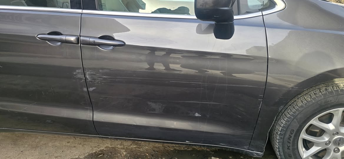 السلام وعليكم فيوجر رقم اربيل خصوصي للبيع او المراوس حسب القناعه ٢٠٢١ داخله كلين هنا بالعراق صارت بيها طخه بالدعاميه وطكت الايرباكات وموضح اكو رصعات  بالبنيد ونشخطت بالباب موضح بالصوره السياره مابيها قطره صبغ بوب كهرباء  بردات بلادي فرس وسطي كشنات سياحي داخل عسلي هندبريك بصمه اربع ابواب بصمه السعر المطلوب ٢٢٠ واي استفسار ***********
