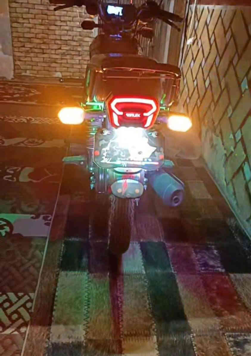 سلام عليكم دراجة سيفانة للبيع موديل. 2025اوراق اصولية سعر مليون وبيها مجال مكان بغداد محمودية الاتصال  ***********٠
