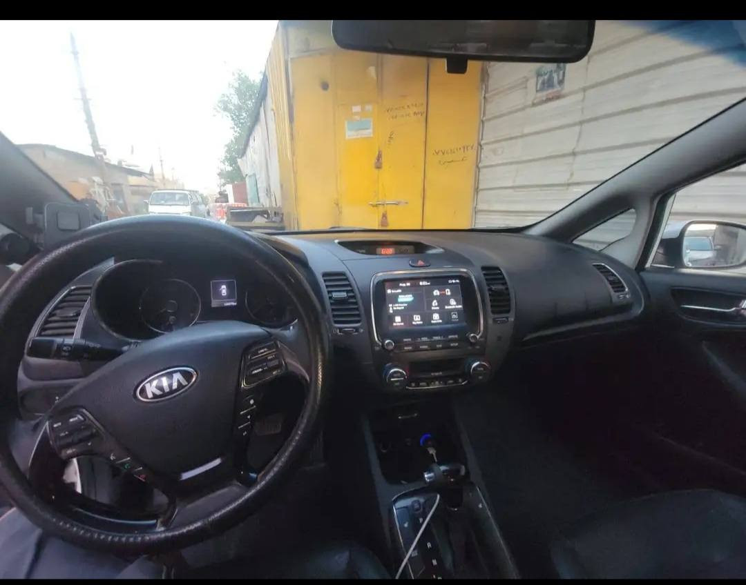 سلام عليكم. كيا فورتي  موديل 2017فئه EX   وارد أمريكي حادثه موضح بصور
محرك GDi 2000
بصمه تحكمات ستيرن
كشنات تدفئه،
3وضيعات قياده
مري شفط  ترحيب صندوق

تبريد قطعتين
السعر 115 بيه مجال
اتصال ***********
