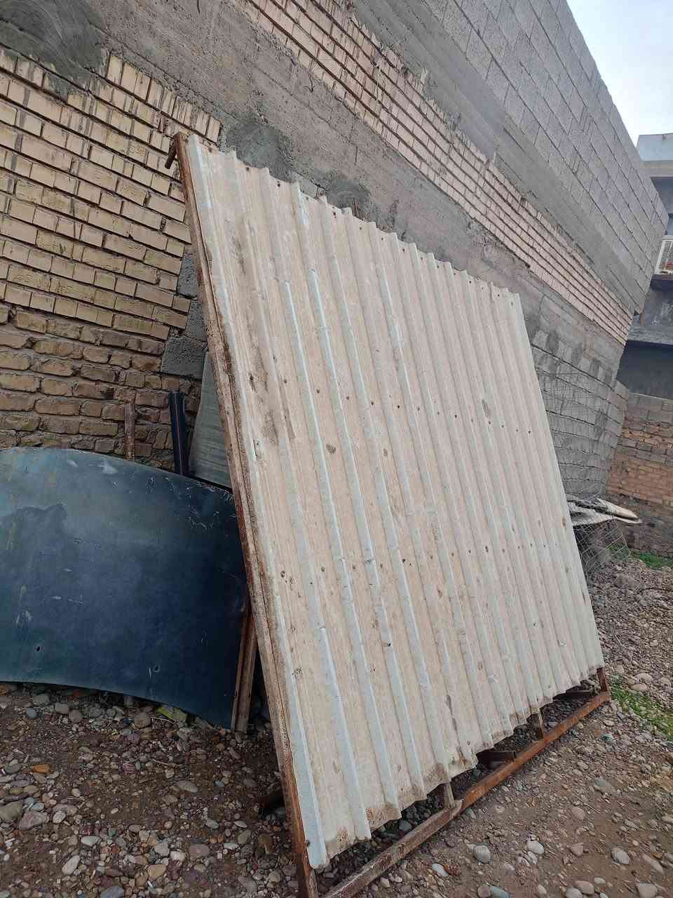 السلام عليكم سقايف 2 للبيع نضافه فول قياس 3/3 وخانه ام 3 مال طيور للاستفسار خاص او اتصل  ***********
