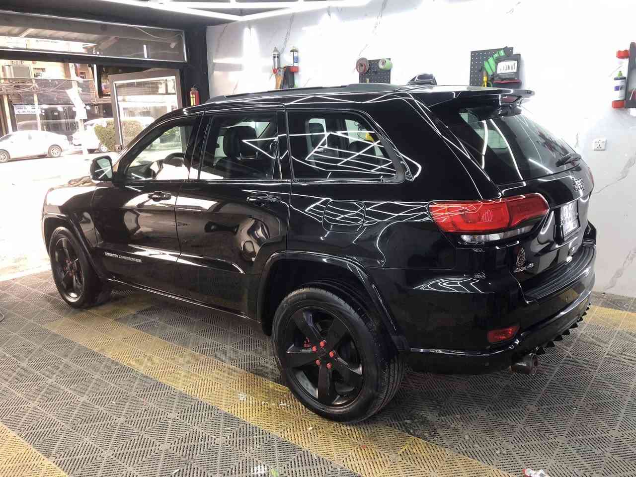 السلام عليكم عدي جيب كراند شيروكي اوفرلاند 2014اسود خليجي بدون حادث وبدون صبغ كاميرا حساسات اماميه وخلفية فتحه بانوراما صندوق كهربائي مري كهربائية تدفئة بالمقاعد والستيرن والمري الجانبية تحكم ستيرن شاشة كبيره وشاشة عطلات ستيرن ومقاعد ميموري جكات ماشية 14400كم  رايدها ب22$  تتواصل د علي ***********
