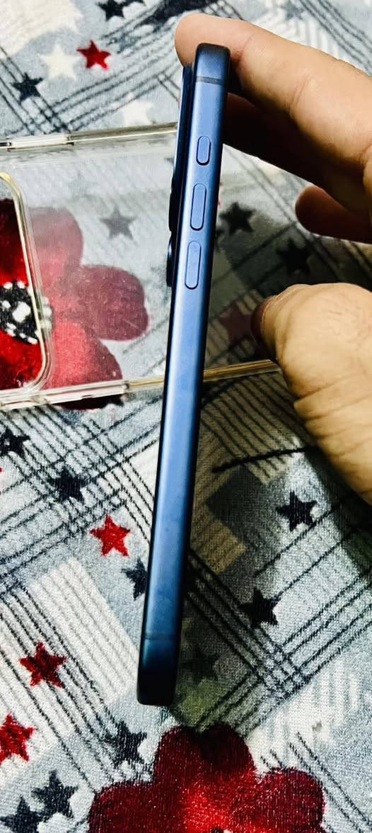 السلام عليكم 
ايفون 17 برو ماكس
لون حبري 
ذاكره 256
🔋 بطاريه 100 مشحونه 11 مره 
شريحه الكترونيه 
السعر 1950 وبي مجال 
مكان النجف 
***********
