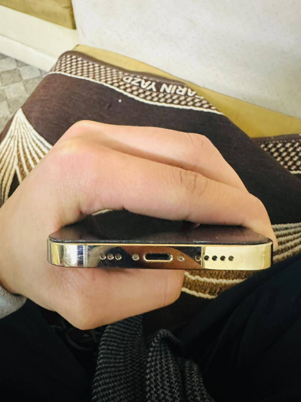 ايفون 12برو فقط للبيع الجهاز مكفول كفاله عامه من فتح وتبديل نضيف الجهاز بمعنى الكلمه بس فقط يدعم شريحه الاكترونيه فيس ايدي شغاله كلشي بي شغال وتحديثات بعدهة مستمرة بي ماواكفه البطاريه مالته 87 ولذاكرة 128
ملاحظة//((الفطر الموجود اسفل الشاشه هاي الزكه وليس الشاشه ))العنوان بغداد الزعفرانيه مامتواجد خاص *********** السعر( 450 ) وبي مجال
