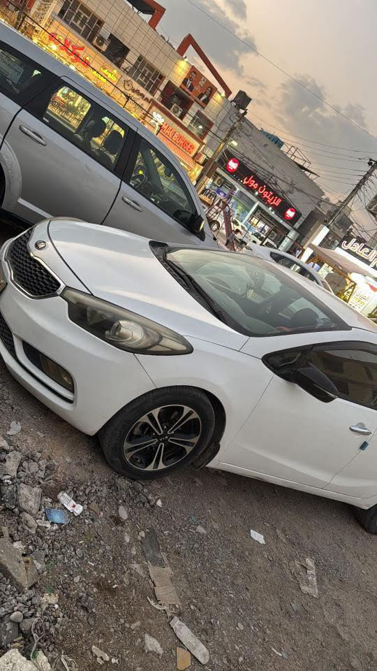 السلام عليكم سيراتو خليجي للبيع السعر 108 وبيها مجال بسيط جدا
سيراتو خليجي 

موديل 2014 

نص فول اشاير مري تحكم ستيرن باقي المواصفات المعروفه 

صاحب السنويه عربي من اقرابي تحويل شوكت ميعجبك 

بيها قطعه ونص صبغ تعتبر قطعتين
صور السونار مرفقه بالمنشور

مكان السياره بغداد الغزاليه 

المحرك مفتوح قبغ ولفات بدون تنقيص بدون تبخير اني ابيعلك محرك غير مكفول لان المحرك مفتوح حتى ما اتخاجل وياك 

***********
