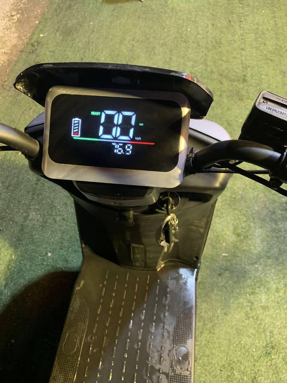 السلام عليكم اخوان دراجه شحن ٦ بطاريات مابيها كل نقص نظافتها شوفه عينك بصمه عن بعد بطارياتها نظيفه شحنها سريع ساعتين تفول السعر ٥٥٠ وبيها مجال مكاني شقق زيونه ***********
