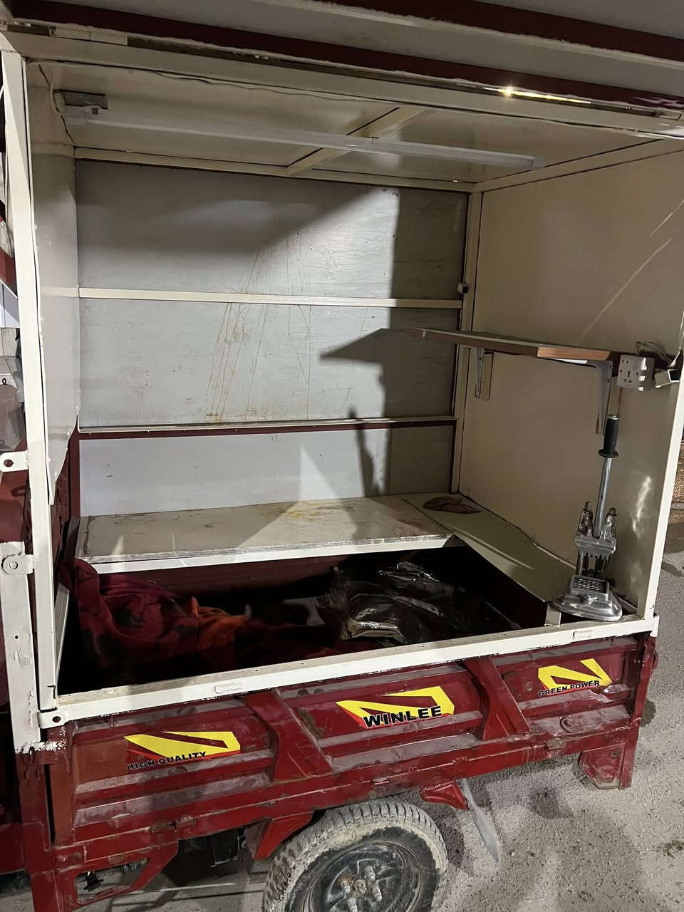 ستوته شحن للبيع بطاريات بعدهن بلكارتون شديتهن صار اسبوع وتاير امامي جديد وسويتله كشك حديد كامل شتريد تفتحه يصير مافتحت بيه ولا دقيقه رايده بمليون وليه مجال مكاني بغداد مدينه الصدر ***********
