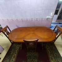 ميز طعام • خشب ثقيل • ٣ كراسي