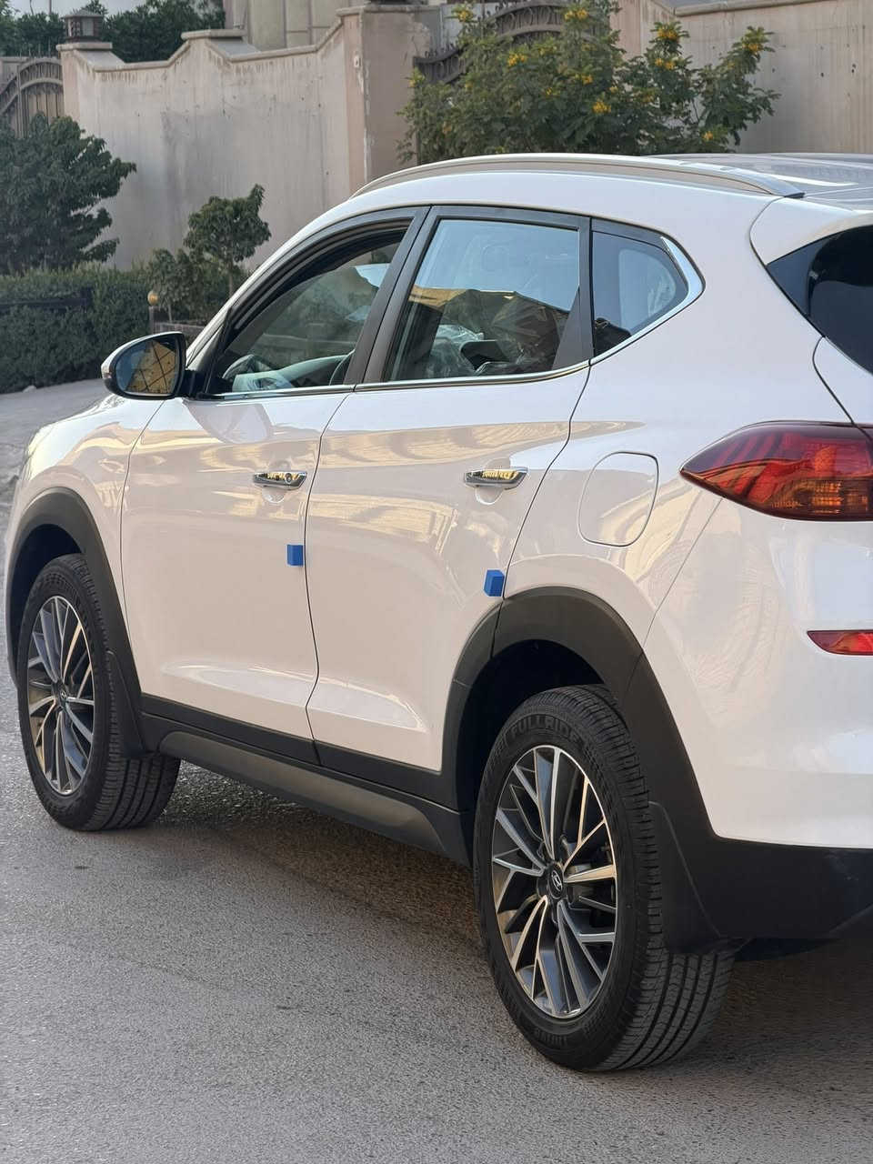 اسلام عليكم هونداي توسان مديل 2020 السيارة خليجية مكفول من الصبغ ولبارد   بيه فقط بيديار مكانين السيارة فول موصفات عده البنرامه ماشيه 37 موصفات السياره بصمه تشغيل عن بع كشنات كهرباء كشنات جلد سايد ابريك بل رجل شباك لكزز 
لايت خمس عدسات حساس امامي حساس خلفي وبعد اهويه موصفات بيه مكان السياره بغداد البلديات ***********
