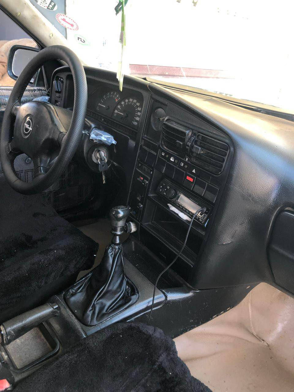 أوبل اوميكا موديل 92رقم كركوك دولي لل٣٠ محرك 20 كير محرك وكسل بالشرط كهربائيات كله بالشرط تخم تاير جديد صدر امامي خلفي جديد صبغ فرن جماليه فقط بدون ضربه بدون معجون شرط التحويل والوكاله السعر ٣٦ بي مجال بسيط حك الجيه مكانه كركوك دوميز شراي اتصل على الرقم *********** كركوك, العراق
