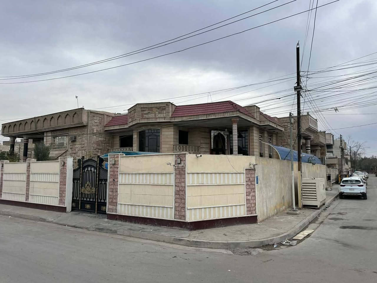 دار طابو ملك صرف
الموقع ارئاسه مقابل مجمع اشام 
ركنين 
5 غرف  نوم 
مساحة البناء  300
مساحة الحديقة 400
سند مستقل  بسم شخص واحد 
سعر 800 
التواصل خاص  او واتساب 
 ***********
