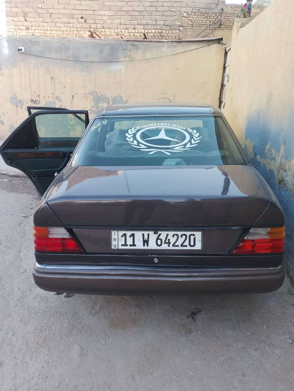 سياره للبيع مرسيدس موديل 92 حداديه جديده ويلكب بالسياره تبريد دوشمه جاهزه من كل شي السياره بأسمي للاستفسار الاتصال على الرقم اسيا  ***********
 اثير *********** السعر 65 ورقه وبيه مجال للشراي
