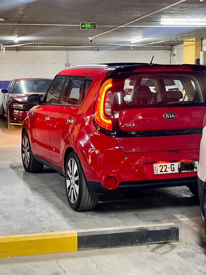 السلام عليكم
كيا صول خليجي 2016
فول مواصفات 1/1
1600 دوش 
رقم وهزه وسنويه جديده بسمي

مواصفات
بصمه. 
تبريد بيانو
. اشاير ترحيب. 
مري شفط
لد نهاري. بك لايت لد
بنوراما
كشن كهرباء
داخل جلد اسود.  
حساسات خلفيه
ويل 18 بلادي. 
تايرات 4 جدد 
البصمتين موجودات مالاتهة 
السياره كلهة على وضع الشركه بعدهة 
بيهة قطعتين خلفيات صبغ صارت بيهة ضربه

السعر 127 وبيهة مجال 

***********
