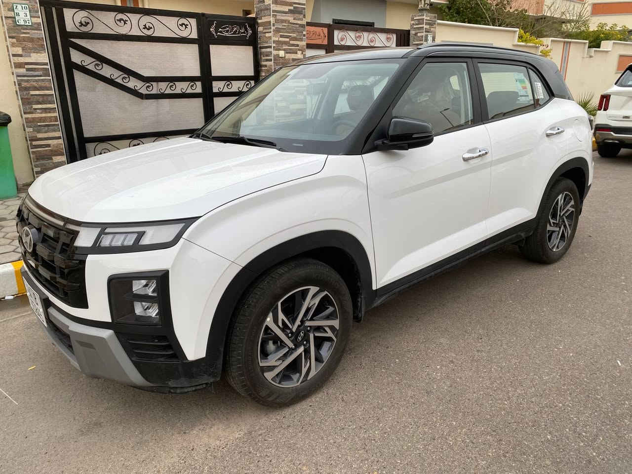 للبيع هونداي كريتا 2026 زيرو خليجي ضمان شركه هونداي الاولى موترز
.
محرك 4 سلندر 1500cc دبل نوزل
سقف بانوراما اسود
مري كهرباء بصمه تشغيل بصمه ابواب 
تشغيل عن بعد كير شفتات كامره خلفيه دواره
ماشيه 3000 كيلو 
السعر ؛ 30 مليون 
للاستفسار:
***********
***********
