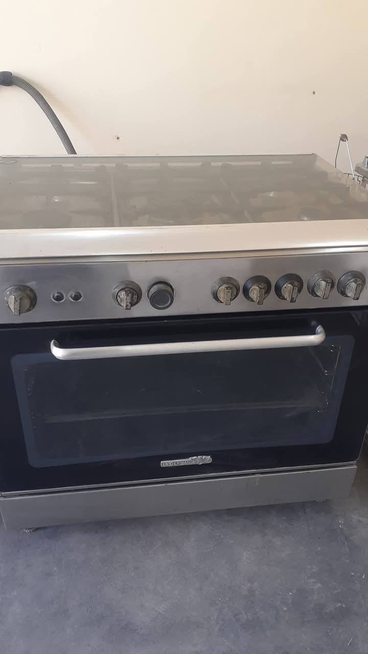 السلام عليكم 
طباخ مستعمله شغال نظيف للبيع 
سعره 200 الف وبيه مجال 
العنوان الكرمه شارع الهيبيه قرب معهد الحكمه
الشراي يتصل على هذا الرقم 
‎0781 245 6724
***********
