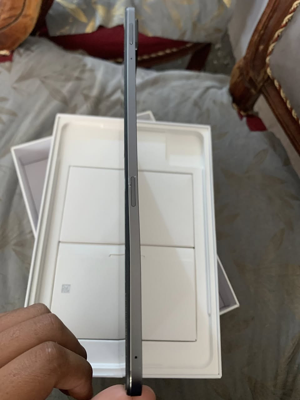 السلام عليكم 

عنوان المنشور: Xiaomi Pad 6 مستعمل نظيف جداً (كامل الملحقات)

التفاصيل:

• الموديل: Xiaomi Pad 6 (النسخة العالمية).
• الحالة: نظيف جداً (أخو الجديد)، استخدام سنة ونصف ومحافظ عليه جداً.
• الشاشة: نظيفة تماماً وبدون أي خدش (الخدوش الظاهرة بالصور هي على لزقة الحماية فقط، والشاشة الأصلية وكالة).
• النظام: محدث لآخر إصدار Xiaomi HyperOS (سريع وسلس جداً بالألعاب والدراسة).
• الملحقات: الكارتونة الأصلية + الشاحن الأصلي السريع + كفر حماية .
السعر:
• السعر المطلوب: 330,000 دينار (بي مجال بسيط جداً للشراي الجاد).
• المكان: [ بغداد - حي الجهاد ].
للتواصل:
• المراسلة على الخاص أو الاتصال على الرقم: 
[وتساب ***********  
رصيد ***********].

(الجهاز ما مفتوح ولا داخل تصليح نهائياً والفحص والضمان للشراي.)
