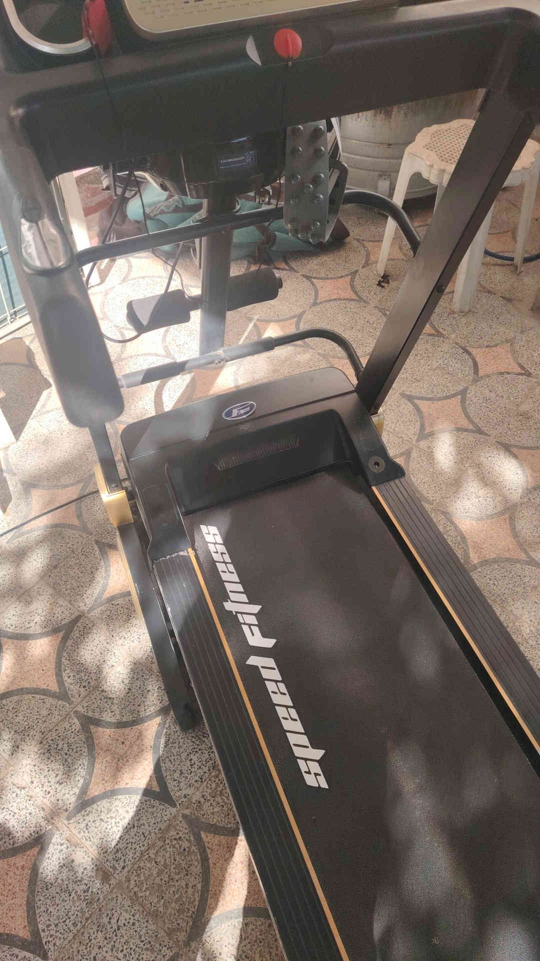 جهاز جري مستعمل قليل بحاله جيده فقط يطلع بيه كود ماعرفه ويتوقف السعر 100 الف وبيه مجال *********** العنوان ميسان حي الخضراء
