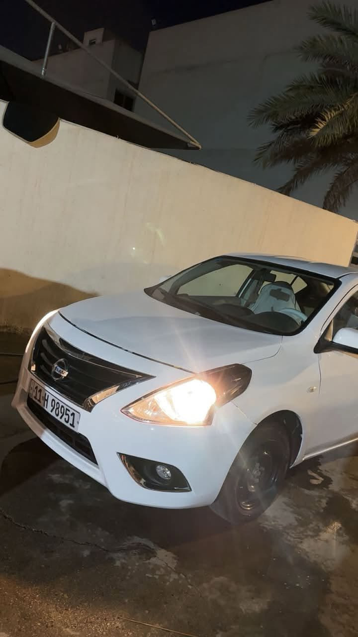 للبيع سني هندي بليته زركه موديل 2019.  ماشيه 140 الف تبريد ثلج ماشاءالله مواصفات عاديه شاشه كبيرة بيه قطعتين الباب العكس السايق والجاملغ العكس السايق صار بيهن شخط وصبغتهن للجماليه 
السياره خير من الله مرتبه إلى آخر درجه ومآبيه اي نقص السياره معروضه 98 وبيه مجال للشراي مكان السياره الدوره / والبياع للاستفسار *********** رضا محمد
