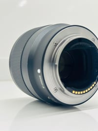 عدسه سوني 50 ملم للبيع 07826138263مكاني بغداد الحريه يوجد توصيل