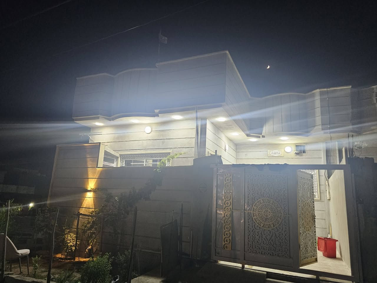 🏡🔥 #دار_للبيع_في_يارمجة_الشرقية_الرابعة 🔥🏡
📍 موقع مميز جداً 
✅ مقابل أراضي الصحفيين
✅ قريب من شارع كركوك الرئيسي 
✅ شارع 20 متر 🌅 اتجاه شروق
🏠 مواصفات الدار: 📐 المساحة: 110 م² 📏 الواجهة: 8 متر 🏡 البناء: طابق واحد
🔹 يتكون من: 🛋️ استقبال 🏠 هول 🍽️ مطبخ 🛏️ غرفة نوم (4×4) 🌿 صحيات داخلية 🌳 صحيات خارجية
🏠 التشطيبات: ✨ أرضيات بورسلين ✨ سقوف ثانوية حديثة
📝 شرط التحويل (المكاتبة مع الشرعي)
📍 للاستفسار : 🏢 مكتب التقوى للعقار 
📍 موقع المكتب مقابل جامع البيت العتيق
☎️ *********** ☎️ ***********
📱 متوفر اتصال وواتساب وفايبر
🌹 تابع صفحة مكتب التقوى للعقار ليصلك كل جديد من العروض العقارية المميزة أولاً بأول.
