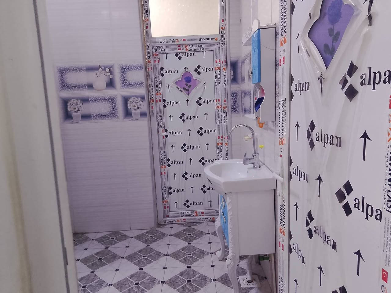 السلام عليكم 
بيت لبيع المساحه 250متر 
خلف معمل خشب بيت عدان الشارع مقابيل فرن الصمون 
طابو زراعي سند 25
البيت تحويل بسم المشتري 
غرفتين نوم 
استقبال 
صاله 
مطبخ حار وبارد 
صحيات داخل وخارج  منور اثنين
كراج سياره اي استفسار ***********
