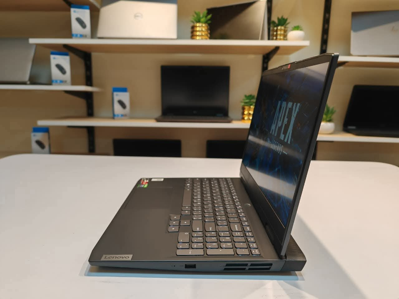 🔥 Lenovo IdeaPad Gaming 3 – قوة حقيقية للأداء العالي 🎮
لو عايز جهاز يشيل الجيمنج والشغل التقيل من غير تهنيج 👇
⚡ Ryzen 7 7735HS – سرعة وأداء قوي
🎮 RTX 4050 – جرافيك ممتاز لأحدث الألعاب
🚀 RAM 16GB DDR5 – سلاسة رهيبة
💾 SSD 512GB NVMe – سرعة تحميل خرافية
🖥️ شاشة 120Hz – تجربة لعب ناعمة
⌨️ كيبورد مضيء – شكل احترافي
💥 جهاز متكامل للجيمنج + الجرافيك + البرمجة


**إذا كنت صاحب هذا الإعلان وتريد حذفه لأي سبب، رجاءا أرسل رسالة إلى الدعم الفني**