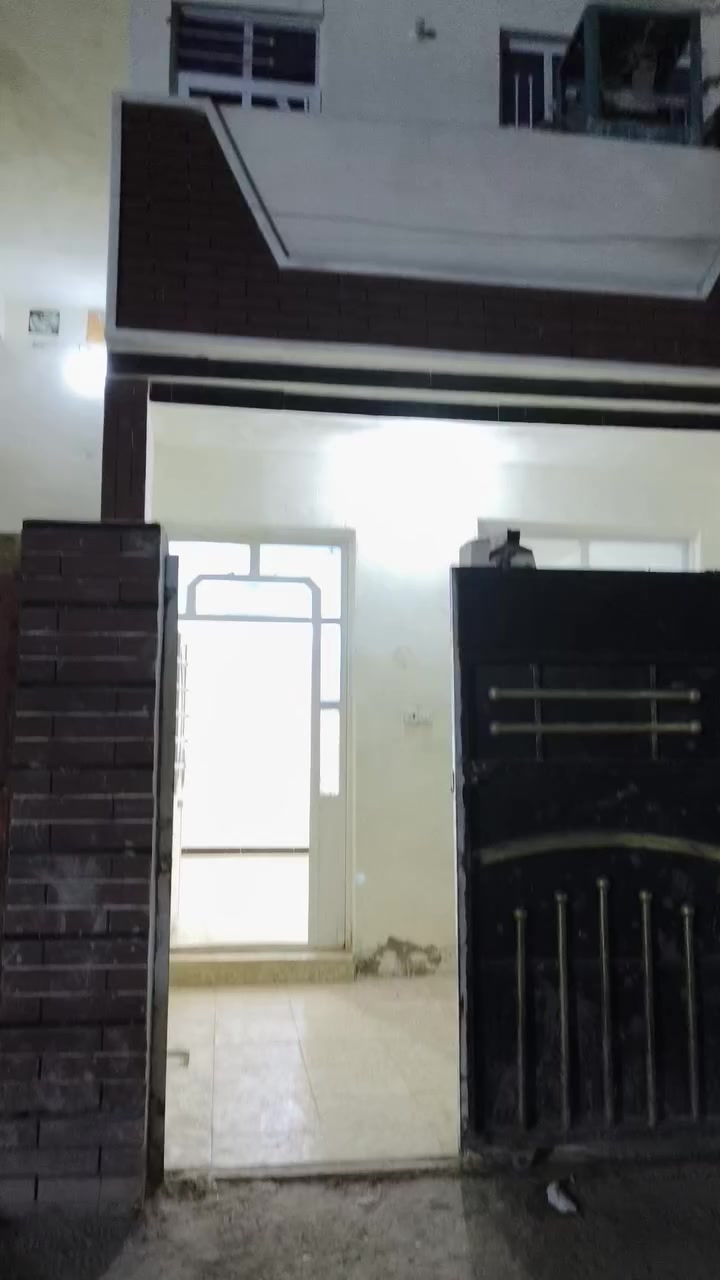 السلام عليكم بيت للايجار في ابو غريب خرنابات شارع السكه البيت طابق ارضي مساحه 125 البيت كامل كما موضح بالصوره + بي خط مولد وجوزه 
للاستفسار على الرقم 👇👇
            ***********
              ***********
