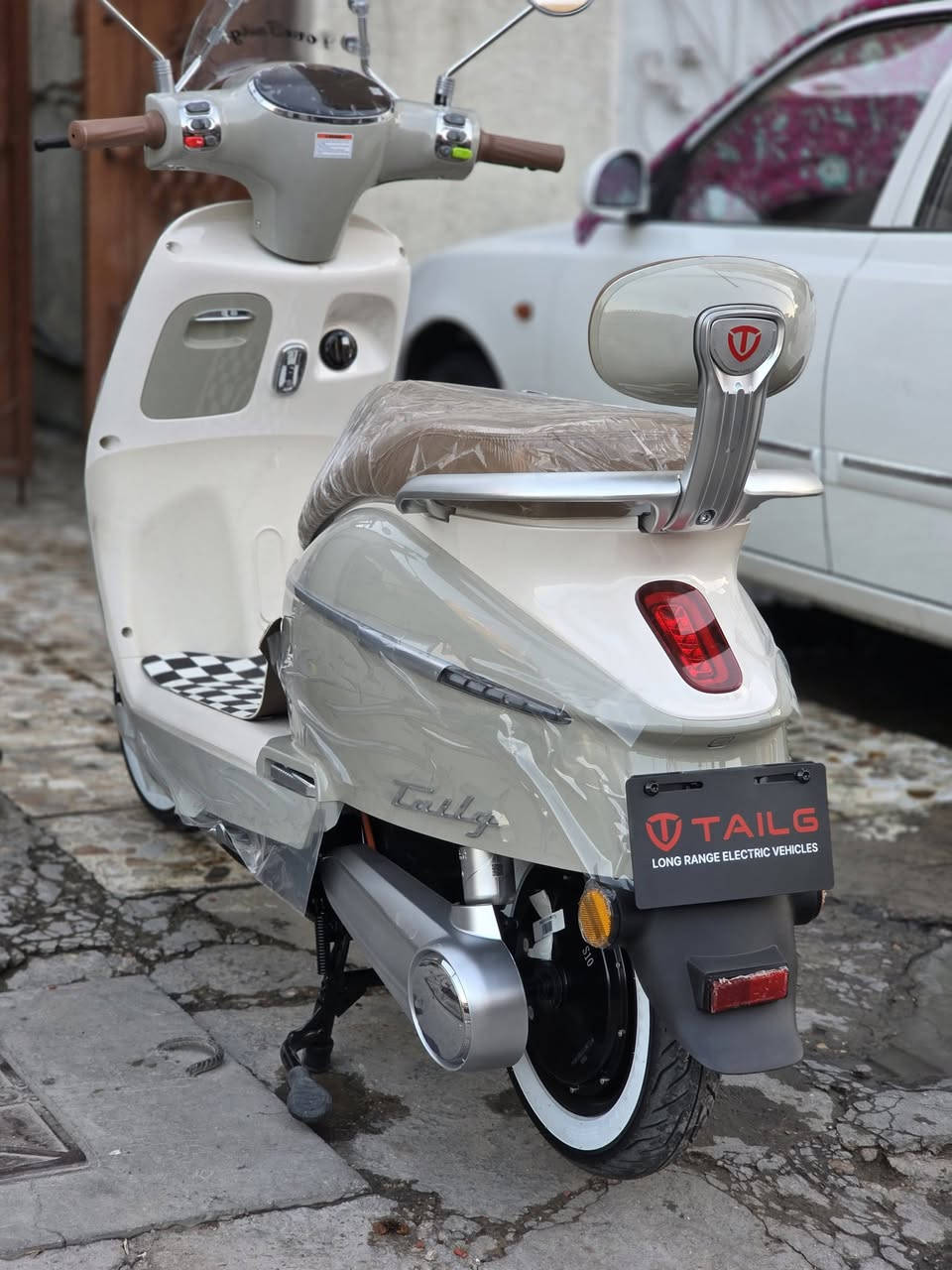 السلام عليكم
كلاسك شحن 
٦ بطاريات كبار دبل 
ملف ١٥٠٠ 
دراجة جديدة زيرو ماشية كلش قليل 
بصمه عدد ٢ 
تنربط ع التطبيق 
مكاني بغداد 
شراي راسلني وتأمر 
***********
