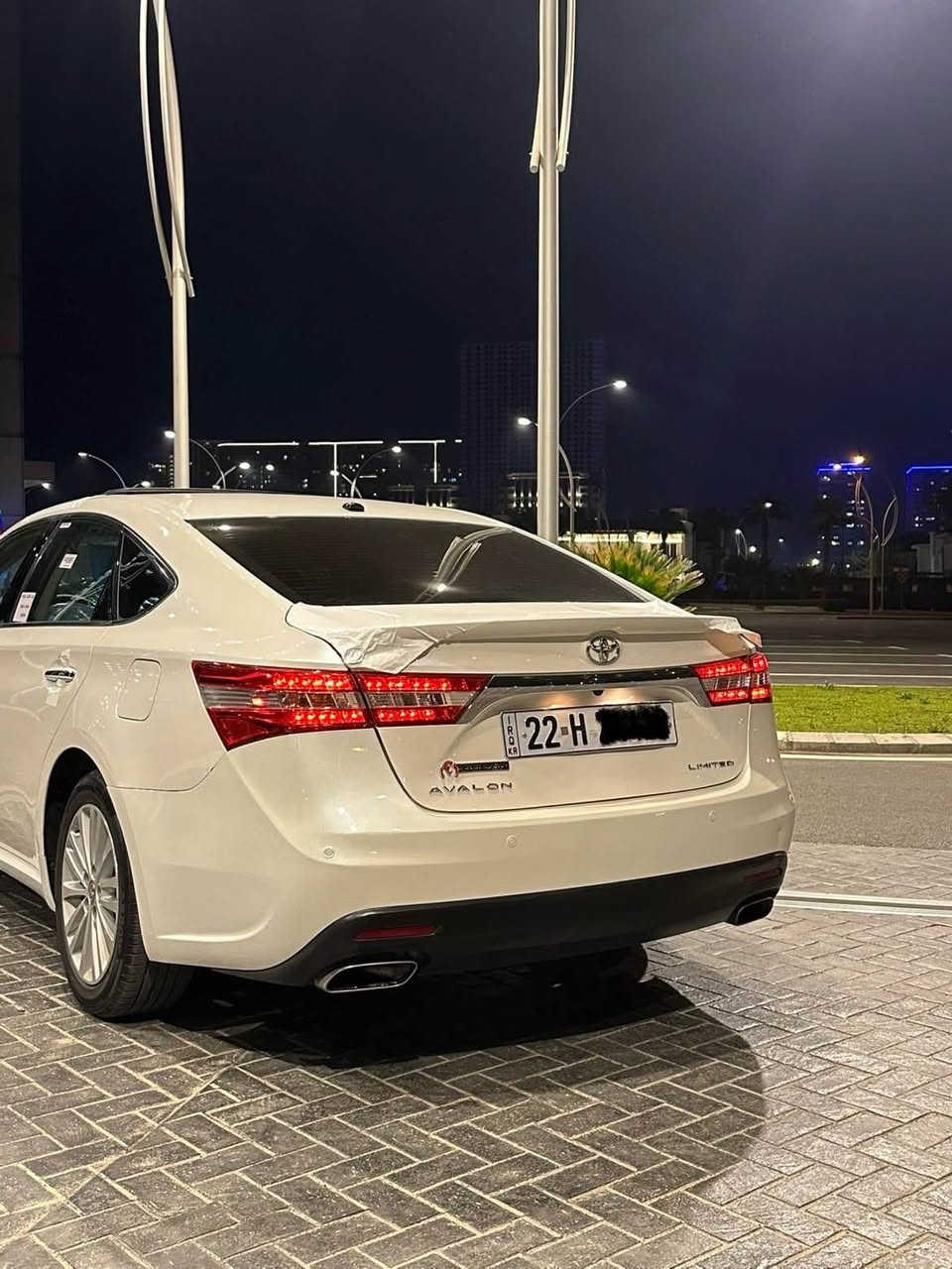 Avalon 2013 limted 
سەیارەکە ٢ ٣ جێی تحدیلی زۆر بچووکی هەیە باقی دیکە هەموو بەشەرت
فولل فوللە سەیارەکە لەسەر دەقی شەریکەی مایتەوە
سحری سەیارەکەیی ٢١٦ وەرەقە و مەجالێ برایانەی تێدایە
*********** أربيل, العراق
