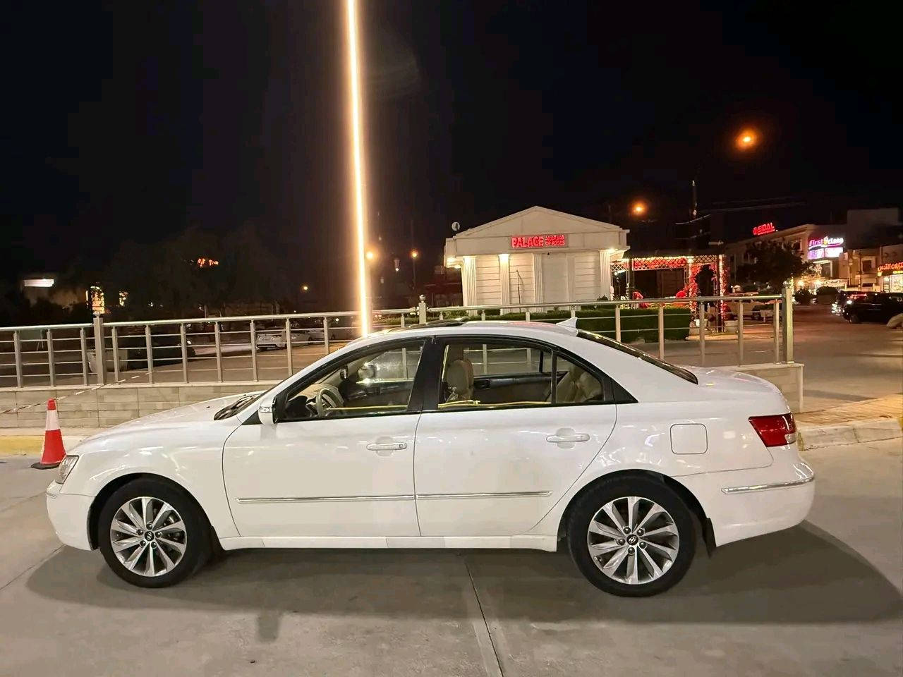 سوناتا للبيع خليجي 2010
فول موصفات بيها فقط جامرلغ امامي بدون دواخل سياره على وضع شركة سعر 85 وبيها مجال 
اتصال فقط ما متواجد خاص 
***********
