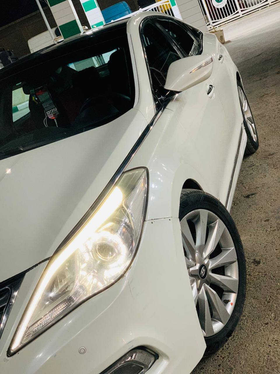 HYUNDAI   هيونداي ازيرا
موديل 2012 رقم بغداد 
 فول فول مواصفات 
بصمة تشغيل عن بعد
بانوراما رادار امامي و خلفي حساس 
٦ سلندر و تحكم استيرن 
تحديد سرعة و نضام حساس 
كشنات  كهربائي و خزن 
كشن خزن ميموري و كشن هيتر و تبريد 
مقعد تبريد و تحكم تبريد وحدك
سنوي جديد اله 2028 
تحديد سرعة و نضام كيو قتصادي
صدر أمامي خلفي جديد
تخم تاير جديد 
بسمي شخصين
ابشرط تحويل نفس اليوم 
سيارة مصبوغة أثر حرق بلصندك
مكفولة من الكلبة ولكص شرط لفحص

مكانها  بغداد المعامل 
رقمي
***********
🟥سعر ✍️👈🔥 105 
👆👆👆👆
