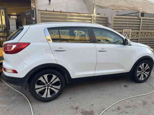 سلام عليكم ورحمة الله وبركاته
كيا سبورتج 2014 خليجي
رقم بغداد انكليزي
بنوراما
تحكمات ستيرن اربع جهات
محرك ٢٠٠٠ دوش
شاشه وسماعات اصليه بوز
مري شفط
كير محرك مكفولات من كلشي
بيه معجون اباب عكس السايق الباب مصبوغه
وبارد بالجنطه حسب ما موضح بالتأشير 
اطارات جديدة 
تبريد قطعة وحدة 
عنوان بغداد الزعفرانيه
السعر155
رقم الهاتف ***********
