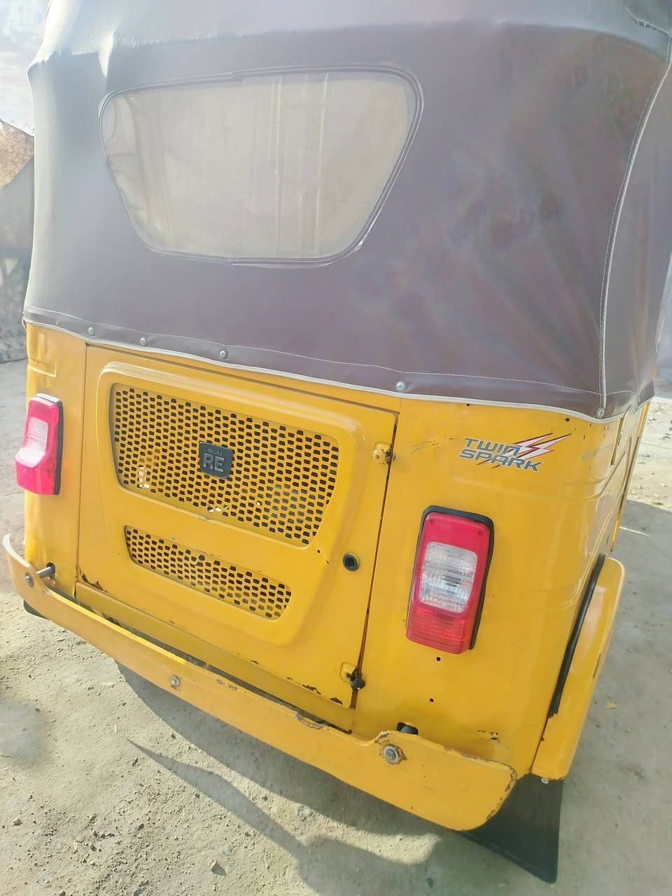 تكتك باجات 2021 شهر 9 رقم وسنويه بس الوحات استلمهن مكينه مجفته تجفيت شركه والبدي شوف العين بيه طخات وبيه صبغ بل صفاح  مو حار  تجي وتشوف سعر 6 500 وبيه مجال ***********
