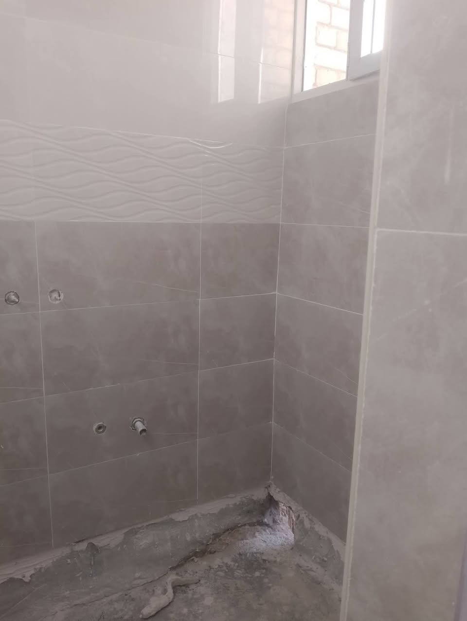 خلفة سيراميك ارضي جداري نشتغل  بلوميه ومكطوعه  جزء بصيط من عملنه قبل التختيم  ***********
***********
