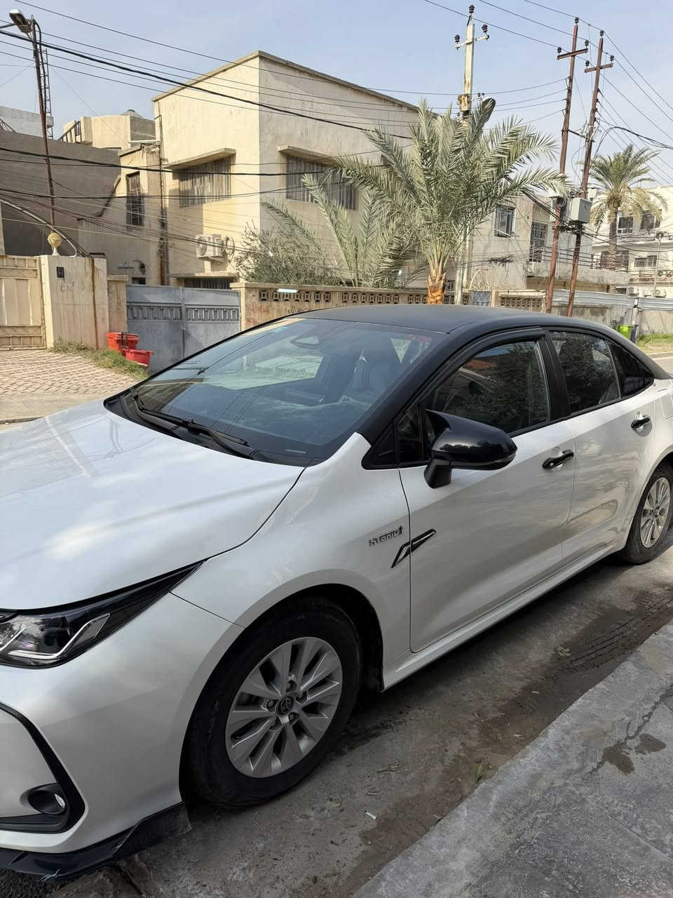 كورلا ٢٤ هايبرد الشكل الخليجي
السلام عليكم عندي كورلا ٢٤ ماشية ٣٣ الف 
مكفوله من كلشي عدى طخه خفيفه ٣ اصابع بالجاملغ وموضحه بالصور
مدوشمها جلد اصلي الكراسي والبوب والمسند الوسطي والارضيه كلها
حاطلها عازل حراري اصلي 
اناره داخليه وسوادات وكاربون فايبر
السياره نظيفه وحلوه وكلشي بيها ع البلاد وكل الاضافات موضحه بالصور
باسمي وتحويل ثاني يوم
السعر المطلوب ٢٢ مليون
مكاني المنصور الداوودي
رقمي ***********
