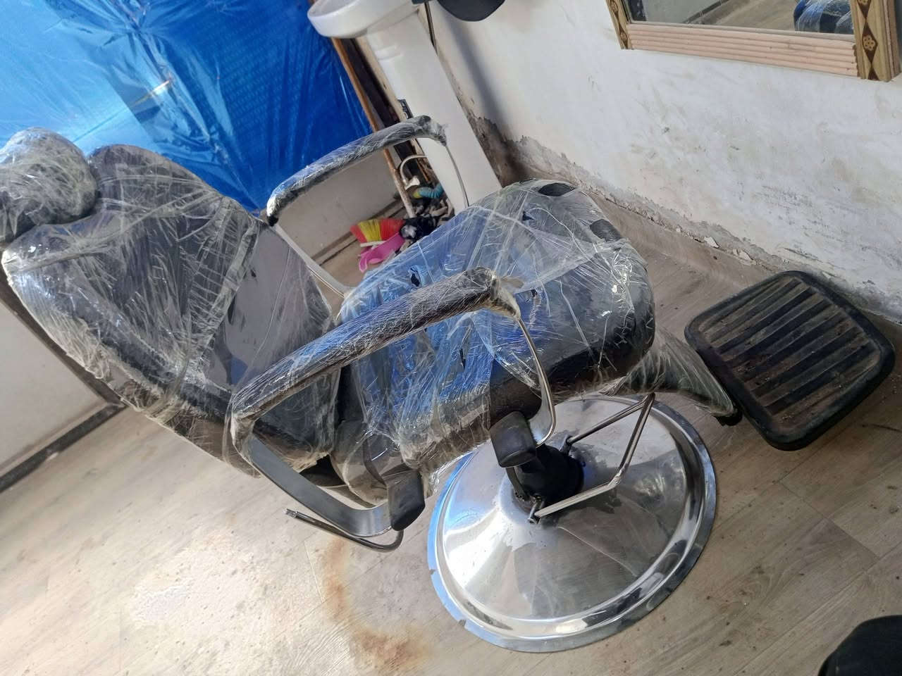 غراض حلاقه مستخدمه سبوعين
للبيع 
عنوان ..بهرز 
‏‪***********‬‏
