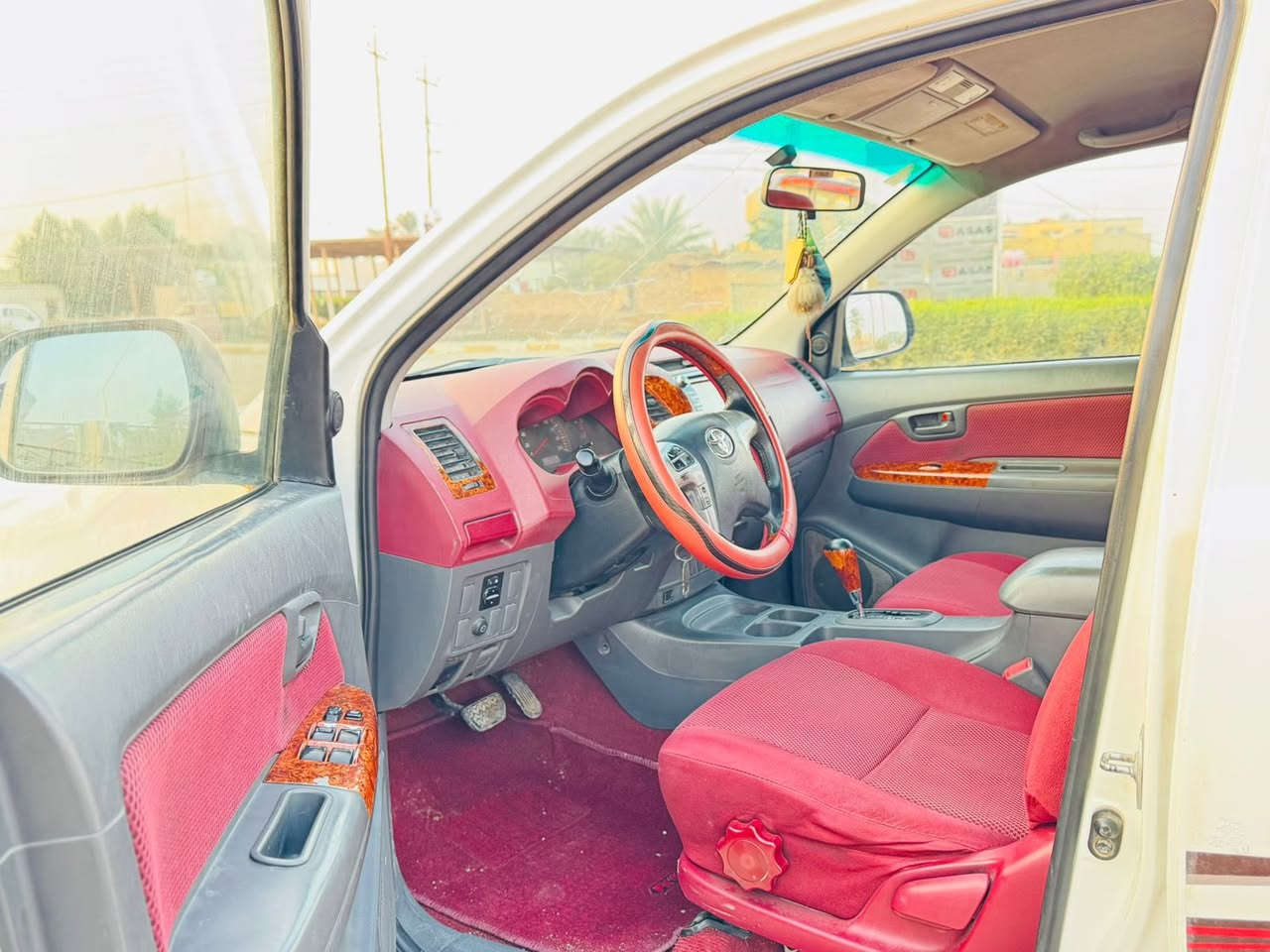 السلام عليكم 
هايلوكس 2014 اوتوماتيك كويتي شاصي 19 رقم كربلاء دولي مميز
سنويه مجدده ل2030 بأسمي مشروع وطني تحويل ثاني يوم
سياره جديده كلش تخم تايرات جديد حداديه وصدر بالباكيت
تبريد ثلج تدفئه شغاله 
السعر 195$ وبيها مجال بسيط ترهم مراوس حسب القناعه
***********
العنوان بابل
