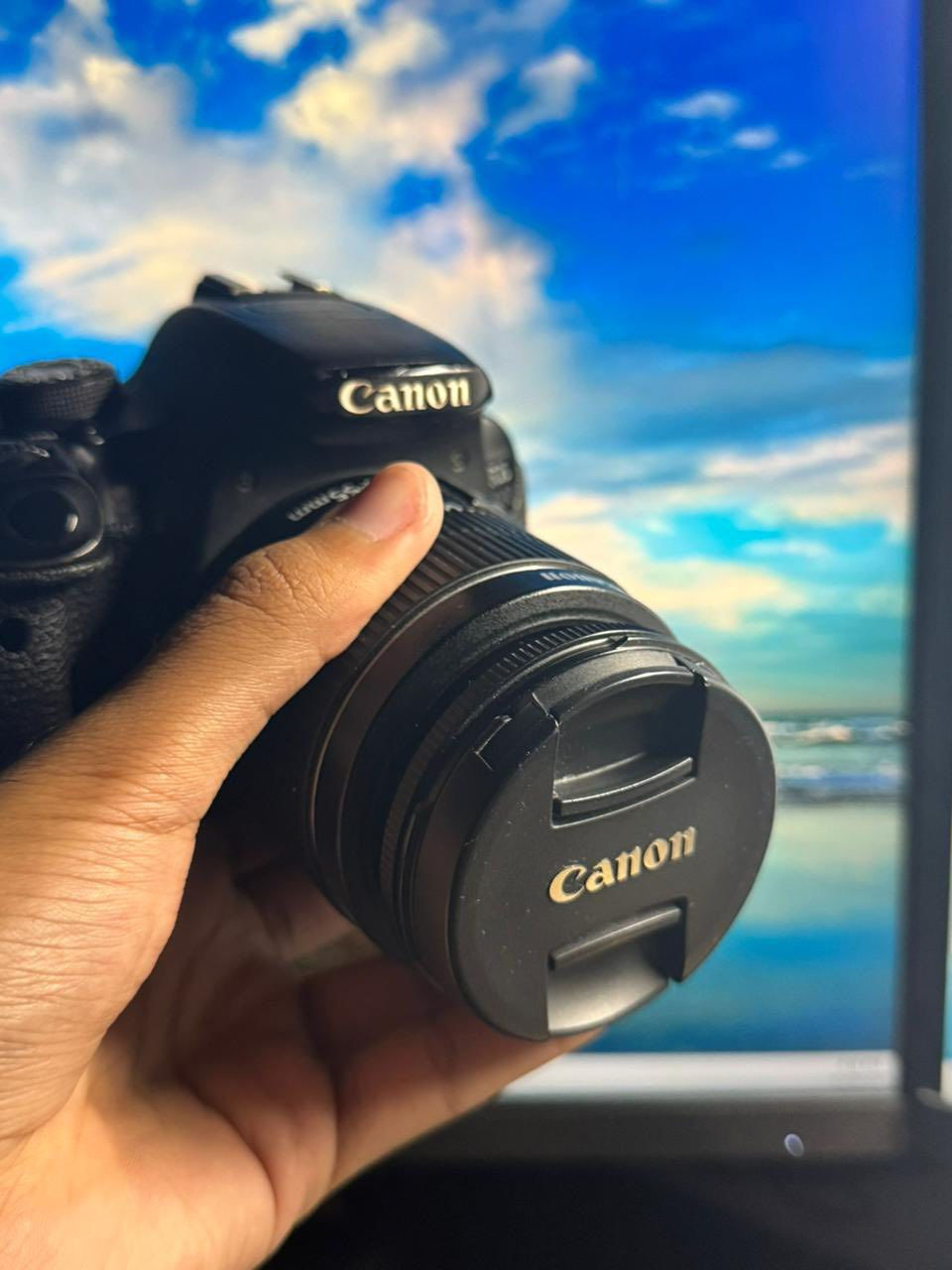 السلام عليكم 
كانون d700 
مع عدسة 18-55 
شاشة قلاب + لمس
مع شاحنة +بطارية 
الكامرة نظيفة وشغالة ما بيها كل نقص 
مثل ما موضحة بالصور 
مستعجل ؏ بيعتها 
السعر :275 الف وبيها مجال
العنوان:بغداد / بوب الشام
الرقم:***********
