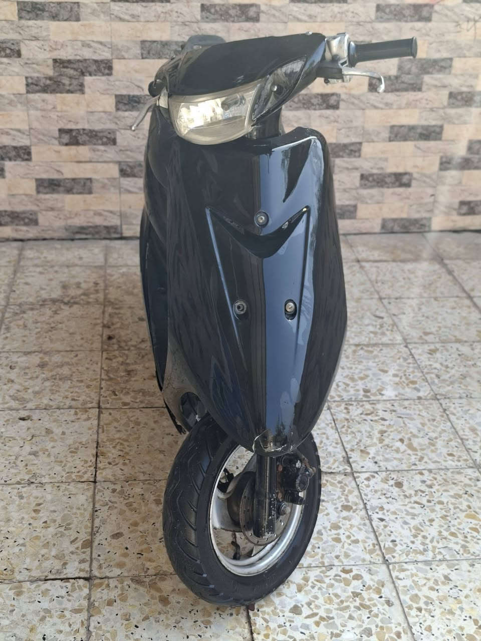 سلام عليكم دراجه عصفوري للبيع دراجه نضيفه شوفت عينك هستوني مجفته دراجه مكينته صافيه وتخبل الشلعه تشك الكاع السعر *********** وتساب موجود السعر 250 وبيه مجال
