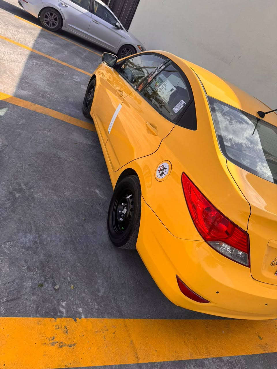 اكسنت موديل ٢٠١٢ ليبل واحد عدا البنيد حادثه بدون دواخل السياره جاهزه من كلشي صدر امامي خلفي جديد تخم تاير مكينه 1600 كير مكينه كفاله السياره ألف مذب عليه مكاني بغداد السعر 73 اتصال ☎️ فقط ***********
