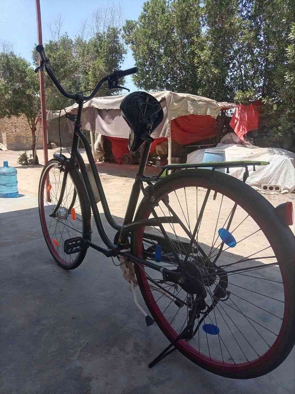 ببيع فقط للبيع تراوس 🚨 بيع سريع ومستعجل كلششش 🚨
🚲 باسكل حجم 27 بحالة ممتازة جداً ويخبل 🚲

الموديل: 2020.

اللون: أسود ملكي 🖤.

الحجم: 27.

⚙️ المواصفات:

الباسكل نظيف جداً وجاهز ومابيه أي نقص.

كشن قلاب رياضي مريح.

7 مكاين (Gears).

ويل أمامي حساس.

📍 المكان: النجف الأشرف - ناحية العباسية.
💵 السعر: 80 وبي مجال بسيط


**إذا كنت صاحب هذا الإعلان وتريد حذفه لأي سبب، رجاءا أرسل رسالة إلى الدعم الفني**