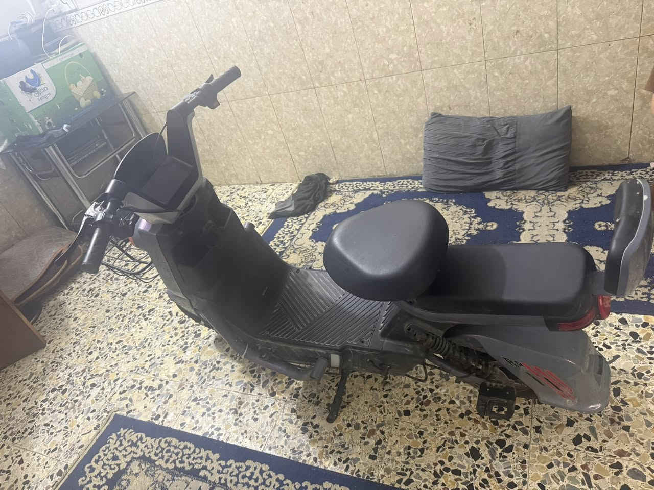 دراجه شحن للبيع نقصها بس بطاريات  قيم وآخذ باليرضي الله  مكانها بغداد الحبيبيه
***********
